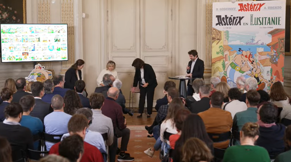 Scenarzysta Fab Caro i rysownik Didier Conrad podczas konferencji o albumie „Asteriks w Luzytanii”
