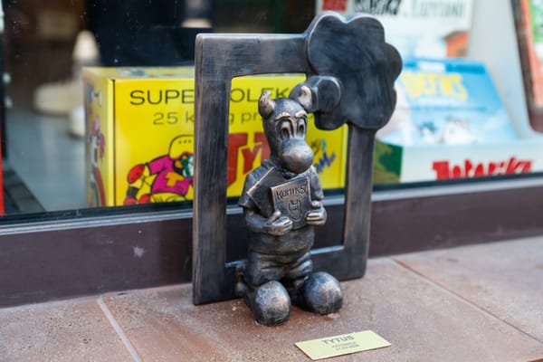 Tytus dołączył do katowickich beboków. Nowa figurka stanęła przy Komiksiarni