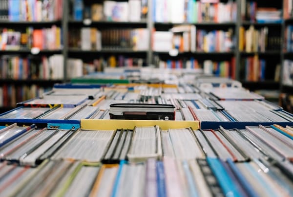 Ruszył nabór do programu „Certyfikat dla małych księgarni” 2026–2027. Do 50 tys. zł wsparcia