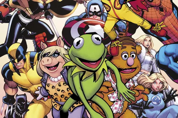 Kermit, Miss Piggy i bohaterowie Marvela na okładce komiksowego crossoveru