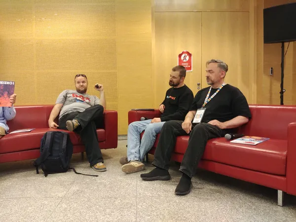 Maciej Kur, Piotr Bednarczyk i Sławomir Kiełbus na Komiksowej Warszawie 2026
